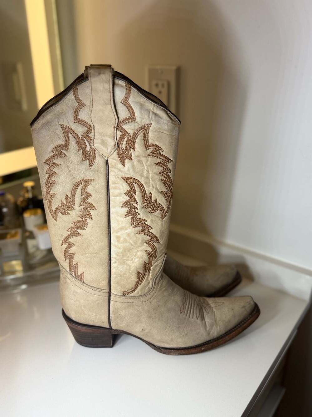 Circle G by Corral Ladies Snip Toe Western Boots in Cream and Brown